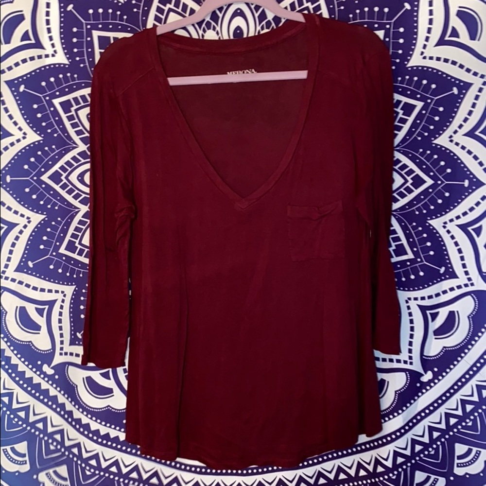 Women’s comfy low-cut shirt